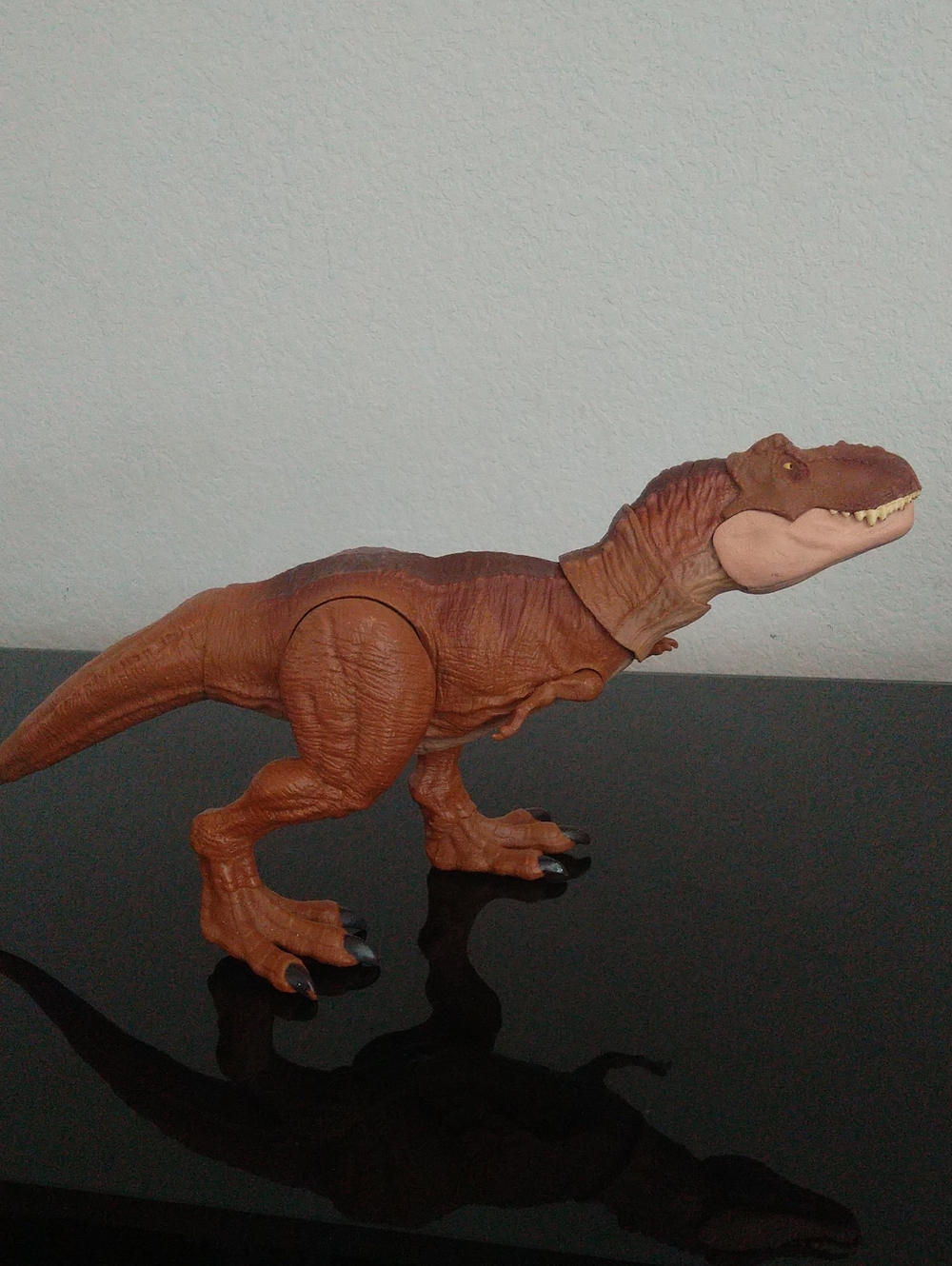 Jurassic World Legacy Collection Extreme Chomping Tyrannosaurus Rex Figure